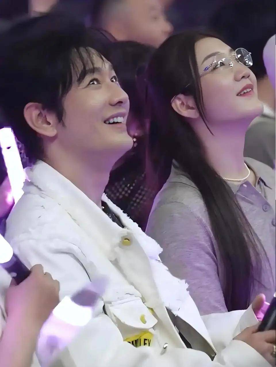 军头衔更闪, 标是嫁入豪, 事业水平相 军头衔更闪, 标是嫁入豪, 事业水平相